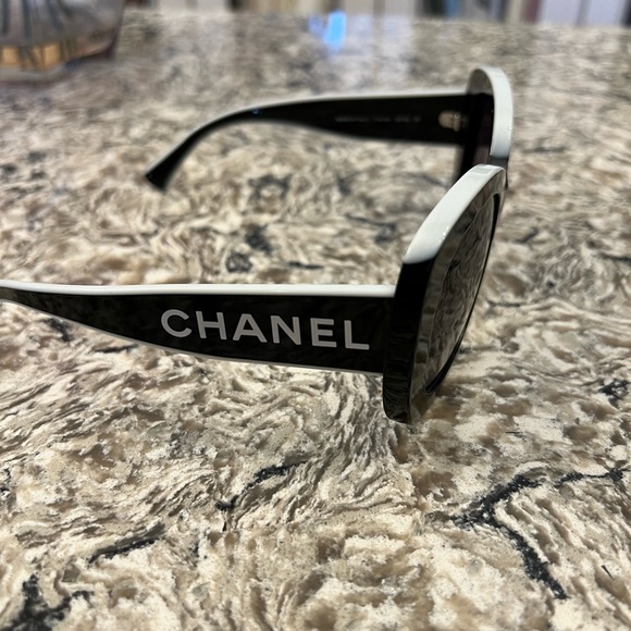 NWT Chanel Black and White Acetate Sunglasses - Picture 5 of 9